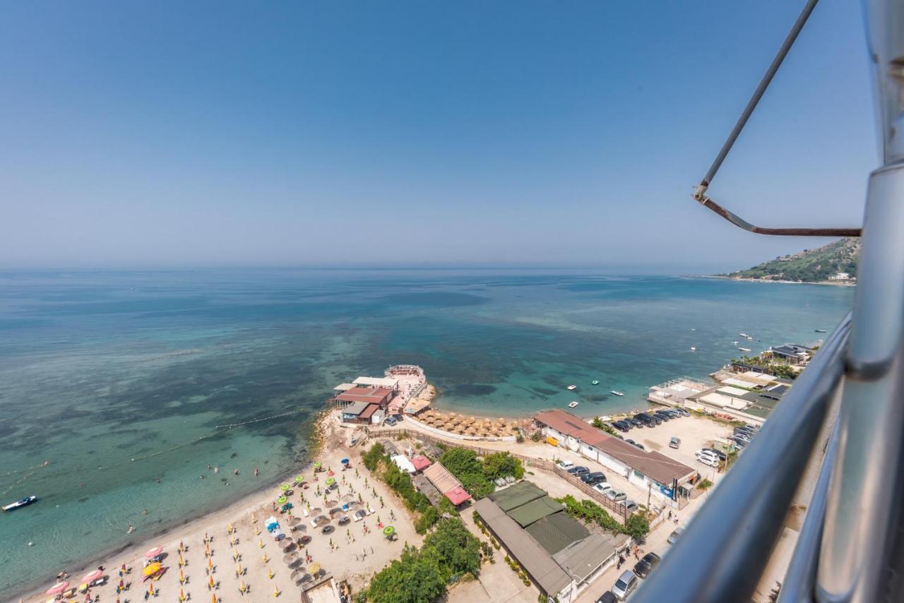 Spectacular Seaview Penthouse Apartamento Durrës Exterior foto